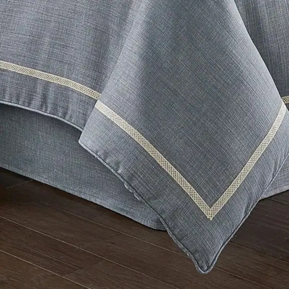 J. Queen New York Aurora Comforter Set - Queen NEW